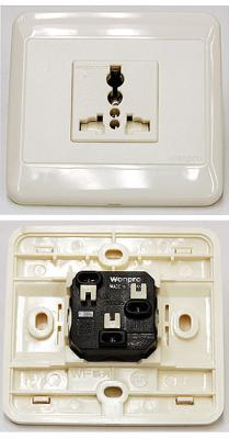 Receptacle UniWF6NR4S Single universal receptacle FOR 220V